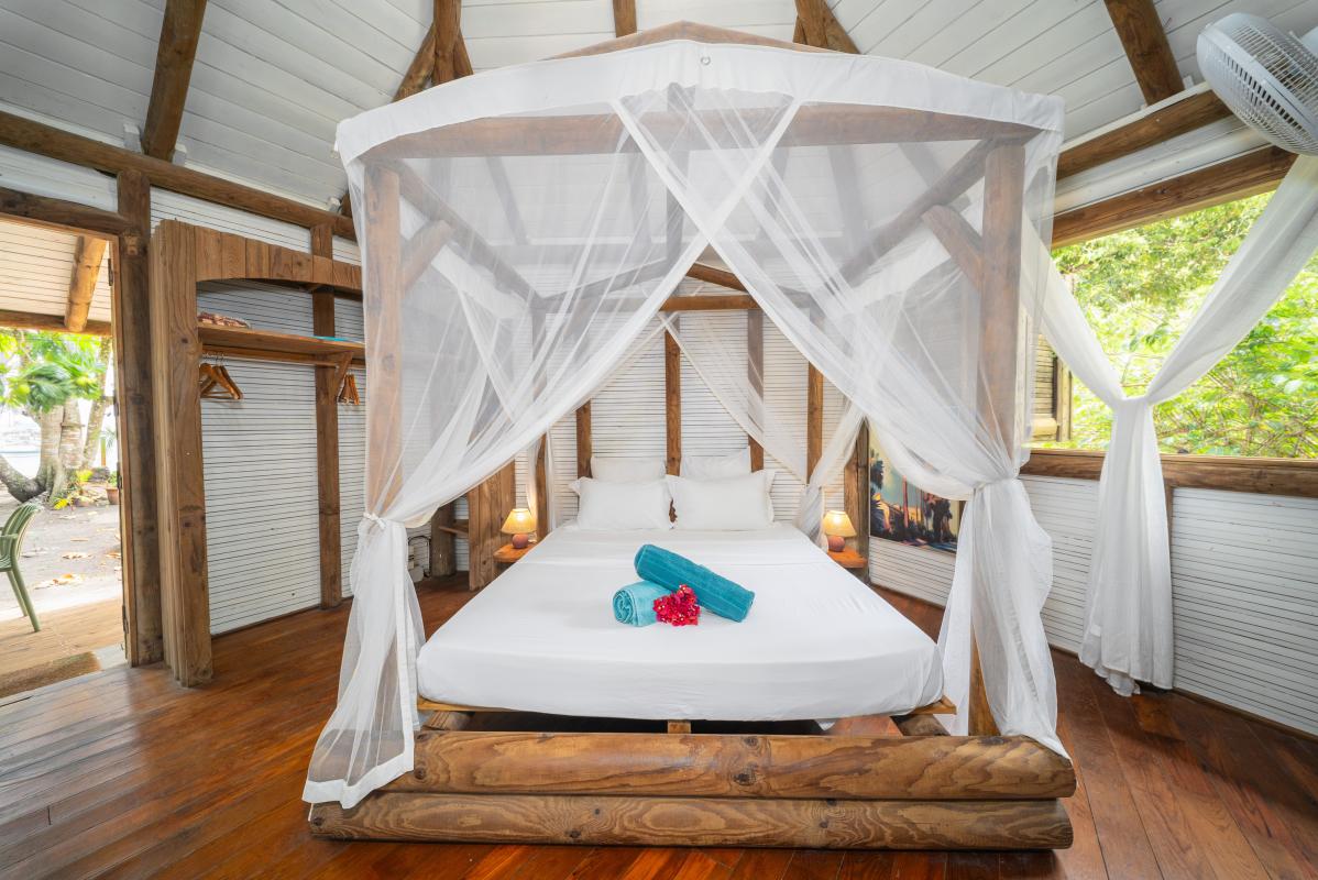 5 -lit hebergement-sud-caraibe-anses-d-arlet-anse-noire-proche-plage-7